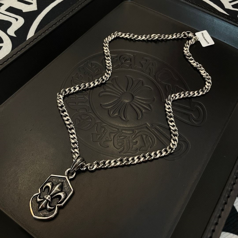 Ch*0me He**ts necklaces